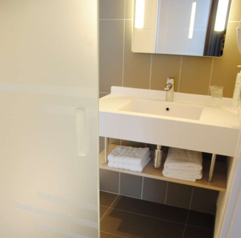 Brit Hotel Vendee Mer Les Achards  Zimmer foto